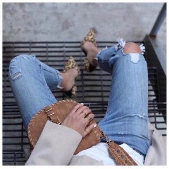 Violet Ray Crossbody - Picture 4 of 4